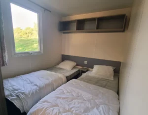 Chambre 2 avec 2 lits simples mobil-home 4 personnes