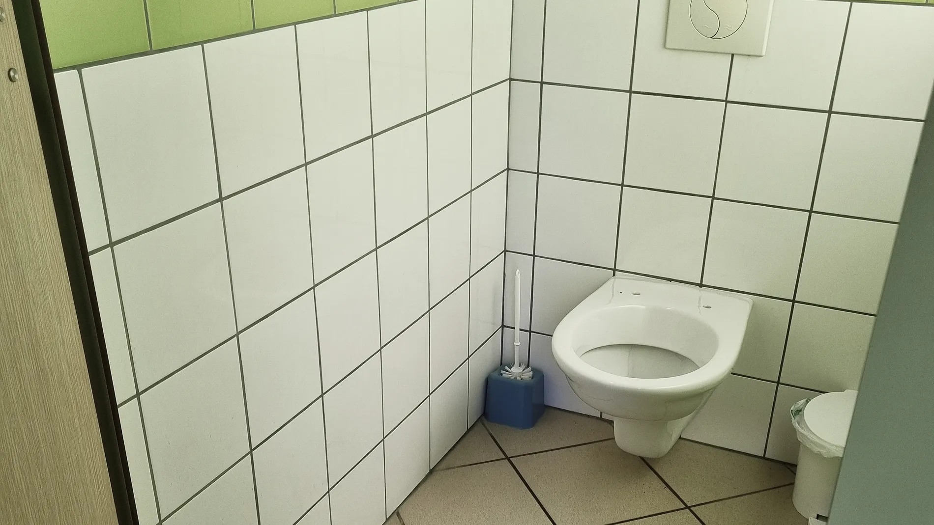 Toilettes et toilettes PMR