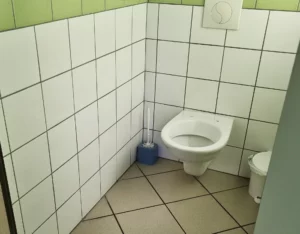 Toilettes et toilettes PMR